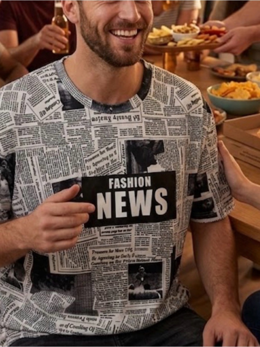 Black and White 'FASHION NEWS' Newspaper Print Tee - Men
